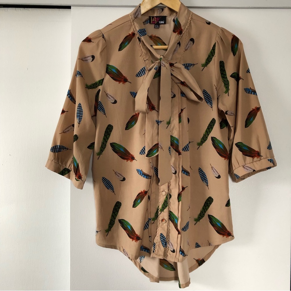 Yumi blouse with feathers